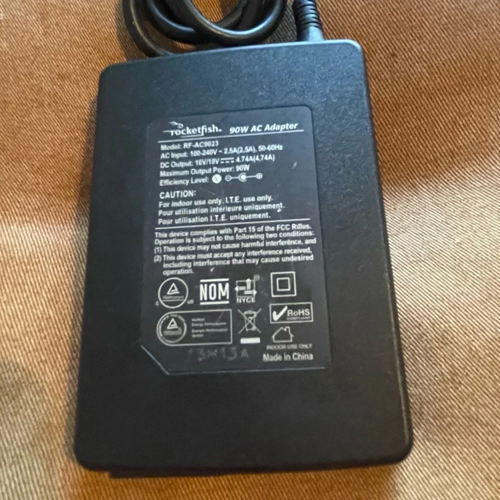 ROCKETFISH AC ADAPTER
